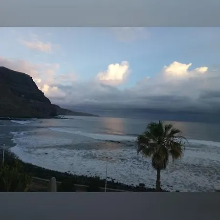 Facing The Ocean *