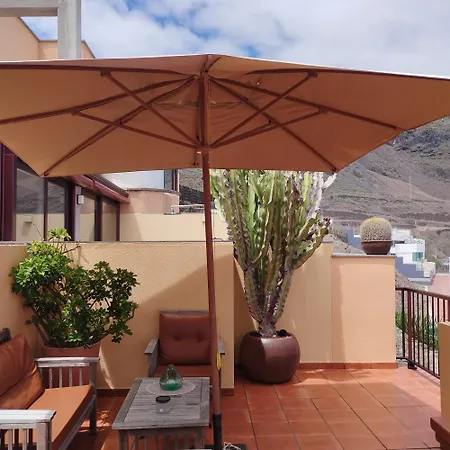 Facing The Ocean Apartment
