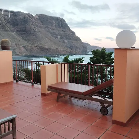 Apartment Facing The Ocean