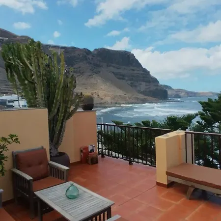 Apartment Facing The Ocean
