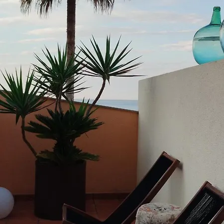 Facing The Ocean Апартаменты *